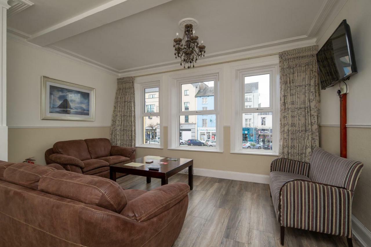The Square Townhouse Fermoy Hotell Exteriör bild